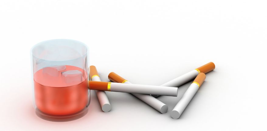 Gırtlak kanseri neden olur? Alkol ve sigara gırtlak kanseri riskini artırıyor.