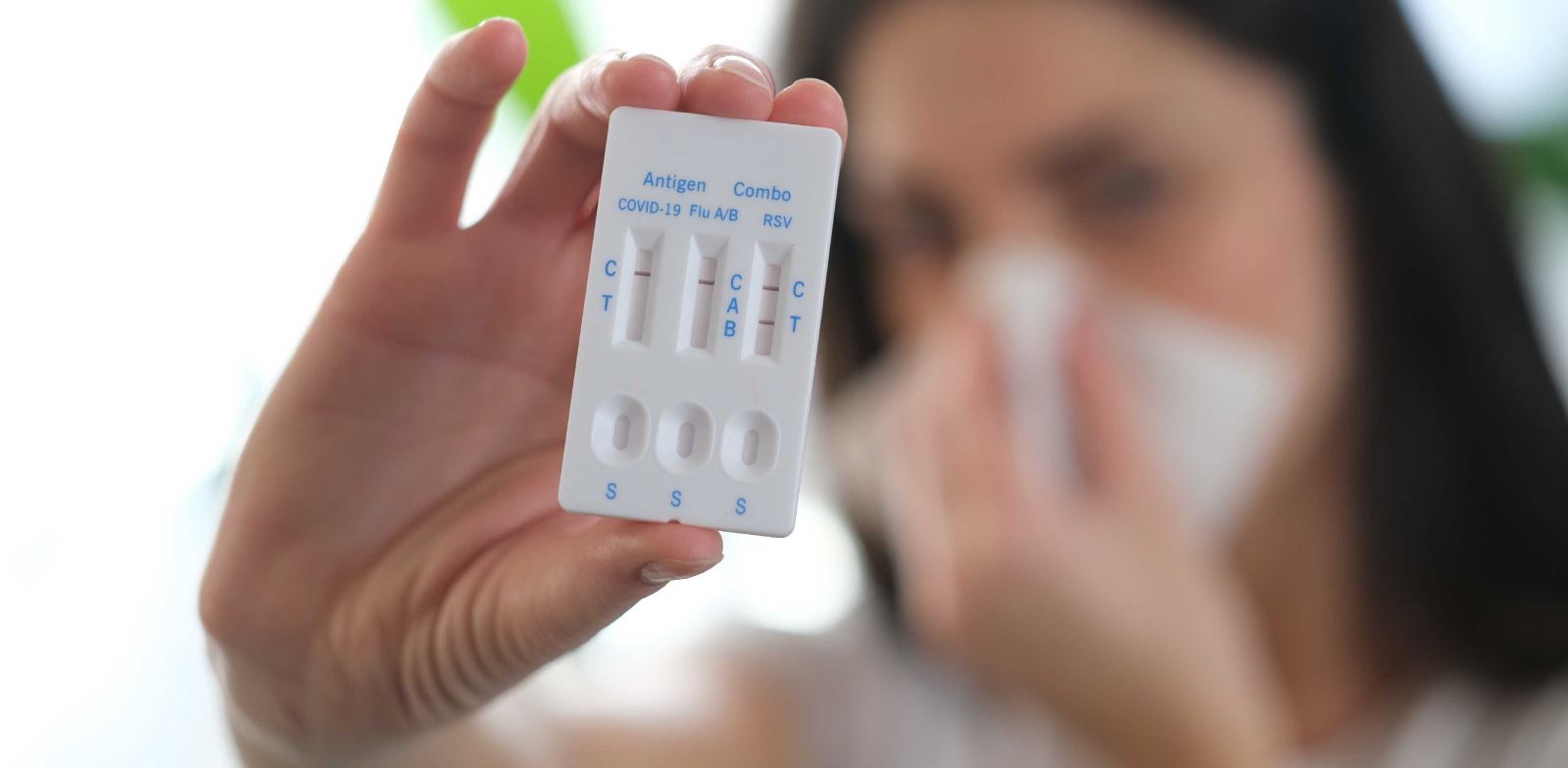 İnfluenza testi için antijen testler ve PCR testi kullanılır.